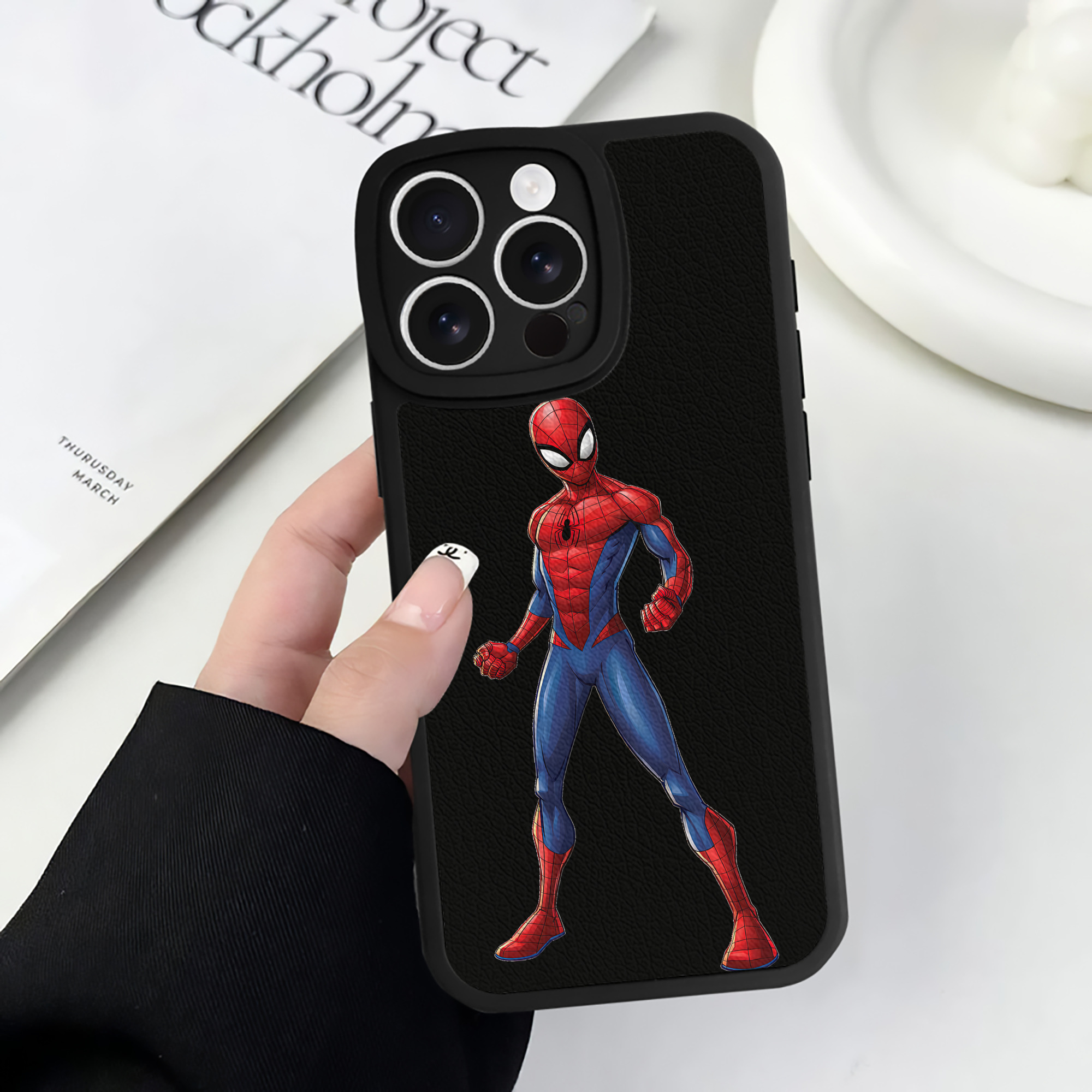 Spider Man スパイダーマン 【iPhone 16シリーズ対応】シリコンスマホケース（レザー調） 材質：シリコン